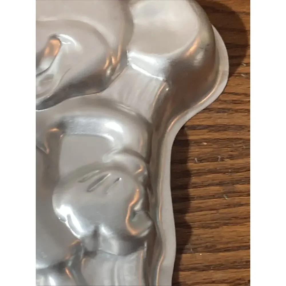 Vintage 1995 Mickey Mouse Baking Cake Pan